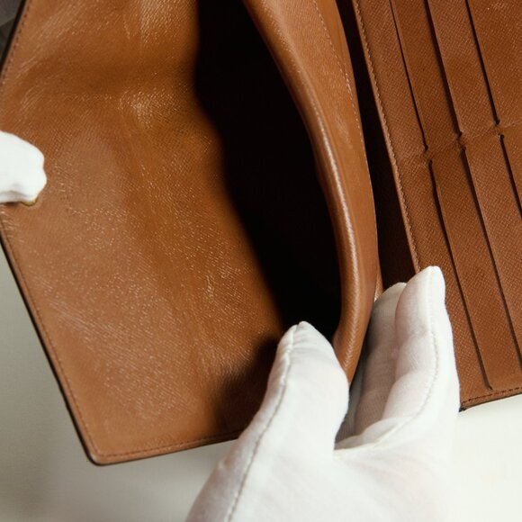 Louis Vuitton Monogram International Wallet - Picture 9 of 11